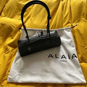 Alaïa LE TECKEL MEDIUM BAG IN GOATSKIN